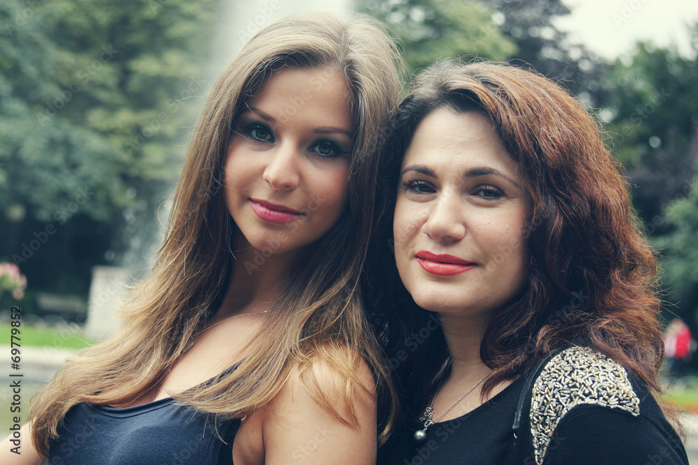 Obraz premium mother with teenage daughter