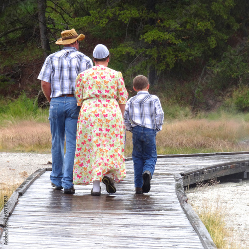 Canvas Print Yellowstone National Park - Mennonite tourists