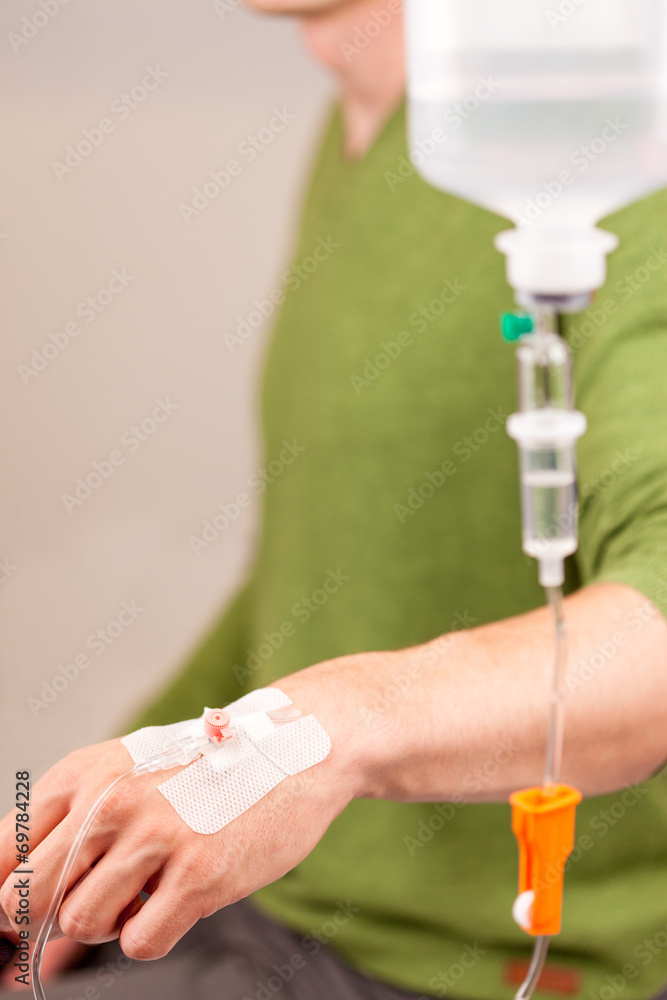 Infusion wird über einen Venenkatheter angehängt Infusion wird über einen Venenkatheter angehängt