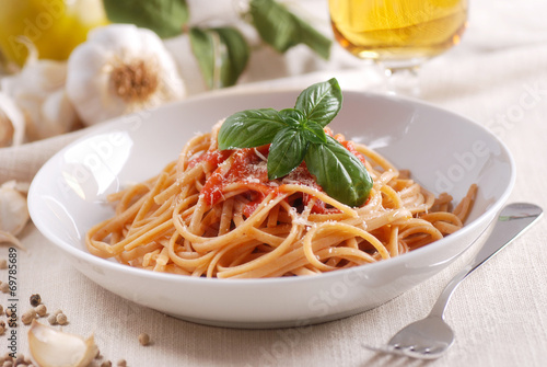 Photos piatto di linguine al pomodoro