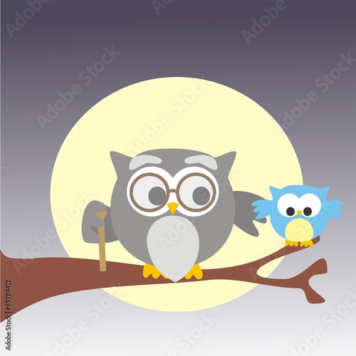 Búho abuelo enseñando a su nieto a volar. Familia. Vector