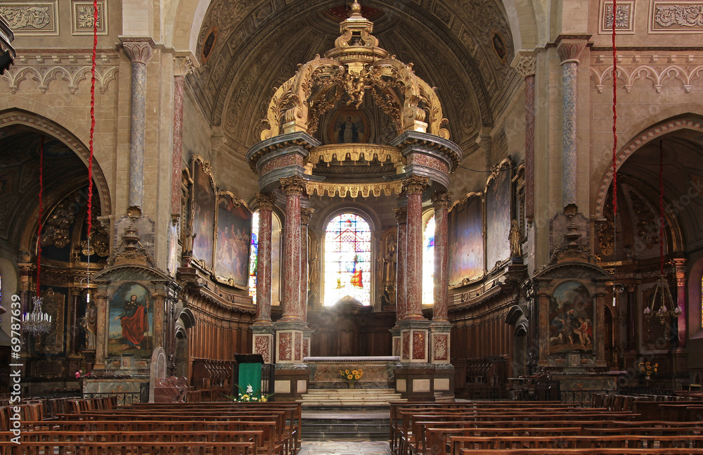 Baldaquin dans la cathédrale de Tarbes (Hautes-Pyrénées)