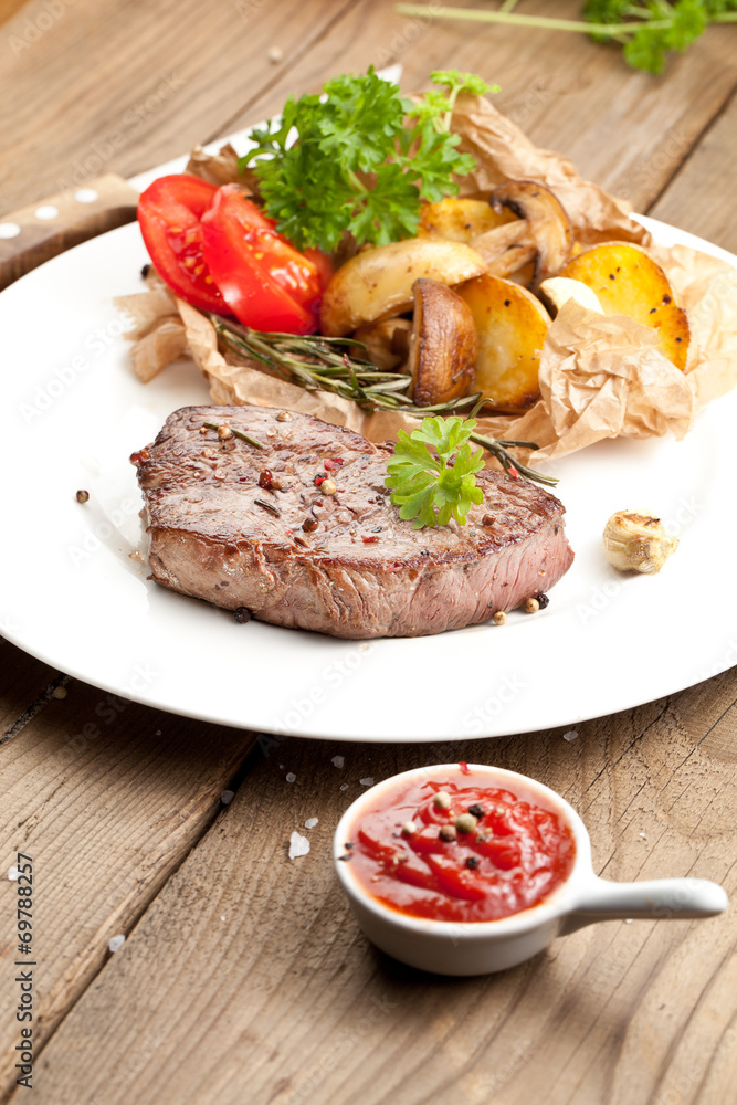 steak fleich gericht auf dem tisch steak fleich gericht auf dem tisch