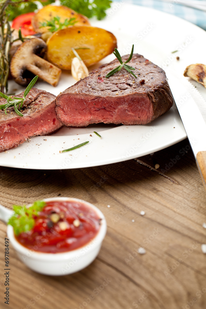 steak fleich gericht auf dem tisch steak fleich gericht auf dem tisch