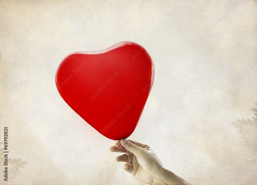 Fototapeta premium Red heart balloons in the vintage background