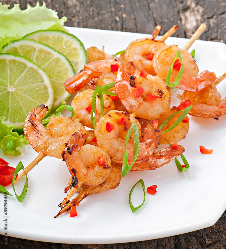 Shrimp grilled in garlic and soy caramel Shrimp grilled in garlic and soy caramel