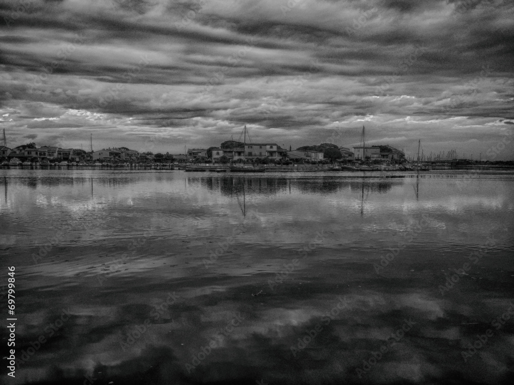 Fototapeta premium Lagune avant l'orage