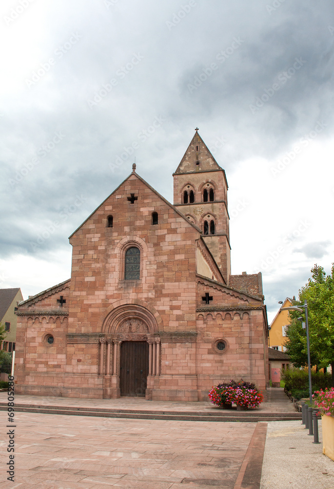 Fototapeta premium Eglise st Pierre et Paul à Sigolsheim, Alsace, Haut Rhin