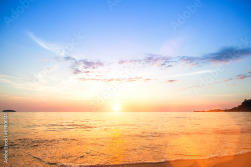 Fototapeta Naklejka Na Ścianę i Meble -  Ocean scape scene, beach ocean sunset landscape.
