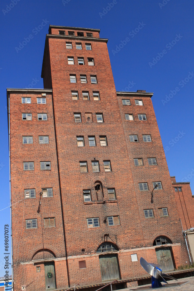 Historischer Getreidespeicher im Wismarer Hafen Historischer Getreidespeicher im Wismarer Hafen