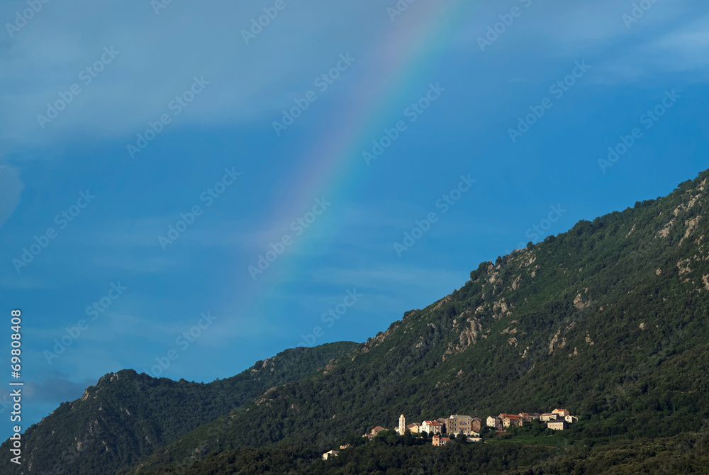 Arc en ciel sur village Corse
