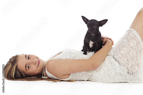 jeune fille avec son chihuahua