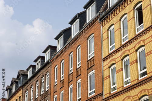 Fassade eines Altbaugebäudes in Kiel, Deutschland