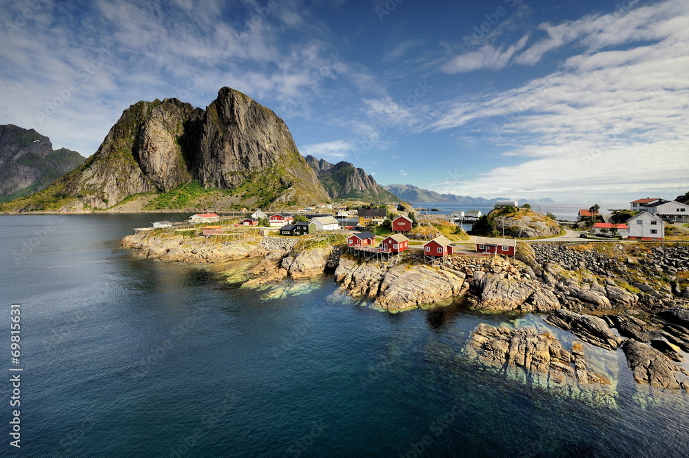 Naklejka premium Norwegia , Sakrisoy, krajobraz wiejski