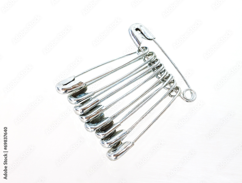 Brooch string Brooch string