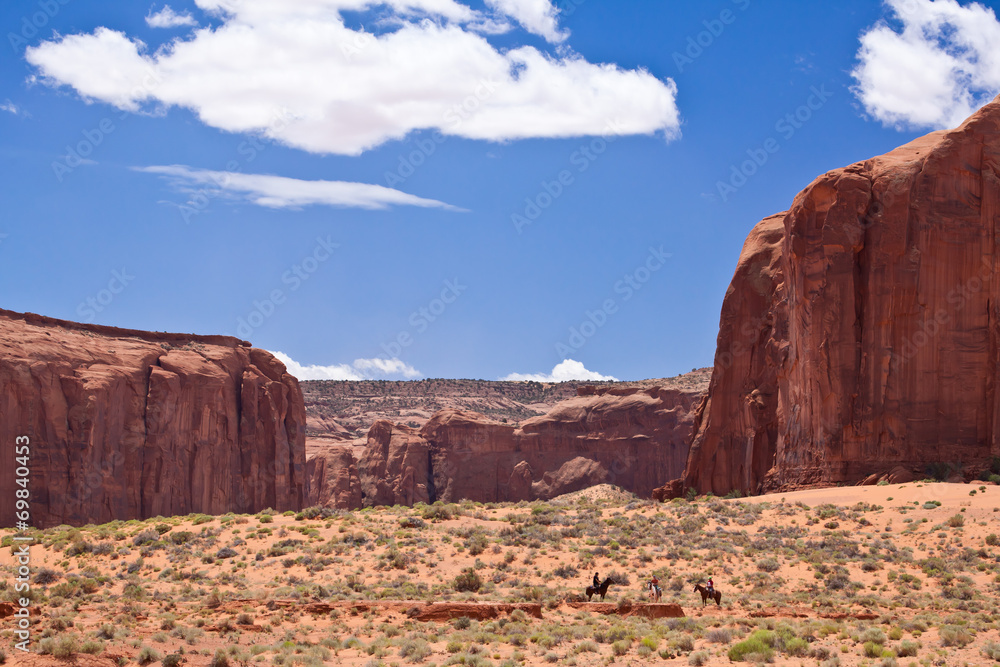 Fototapeta premium USA - horse riding in Monument valley