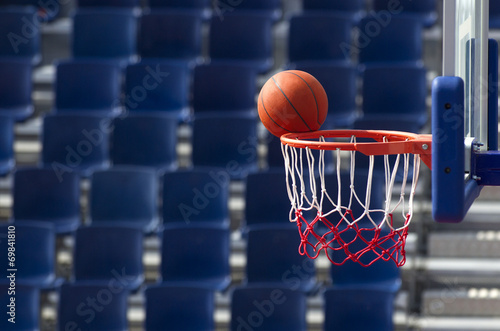 Baloncesto. Lanzamiento fallado © Maxisport