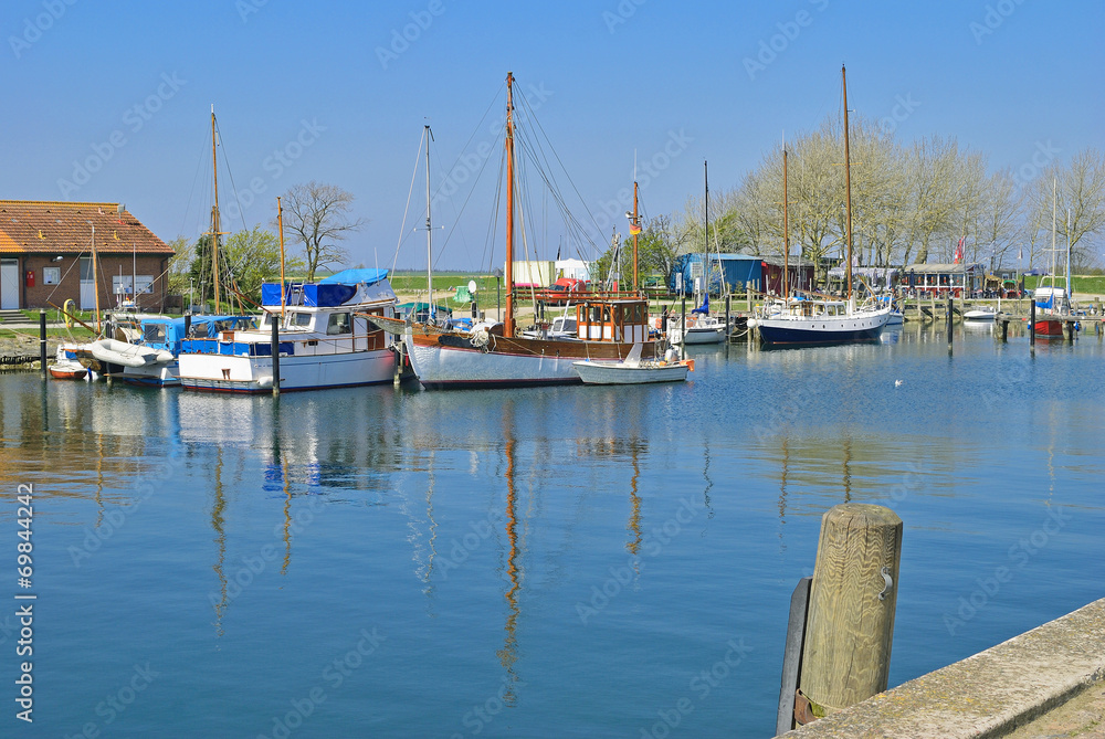 Fototapeta premium im Hafen von Orth auf der Ostseeinsel Fehmarn