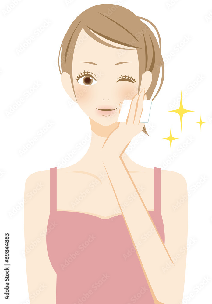 美容　スキンケアをする笑顔の女性