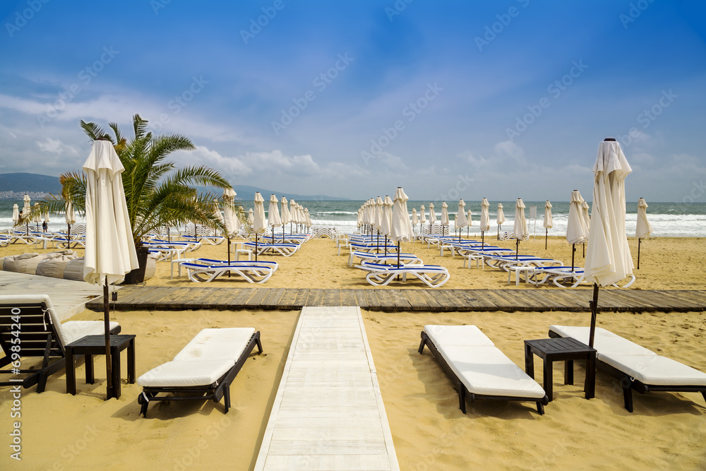 Fototapeta premium Sunbeds on the beach