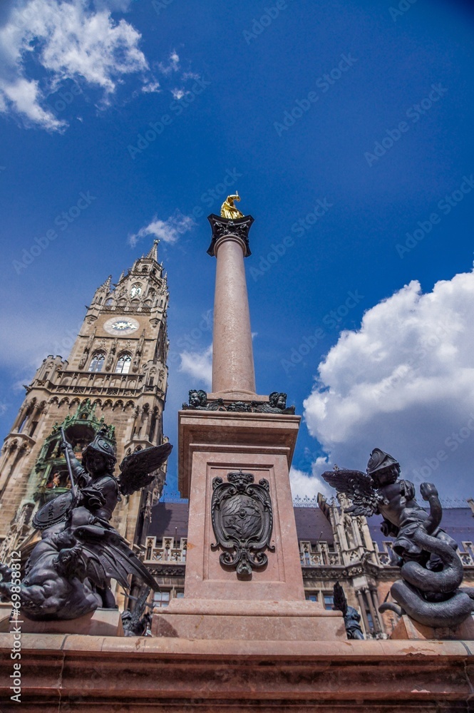 Fototapeta premium Mariensäule und Neues Rathaus München