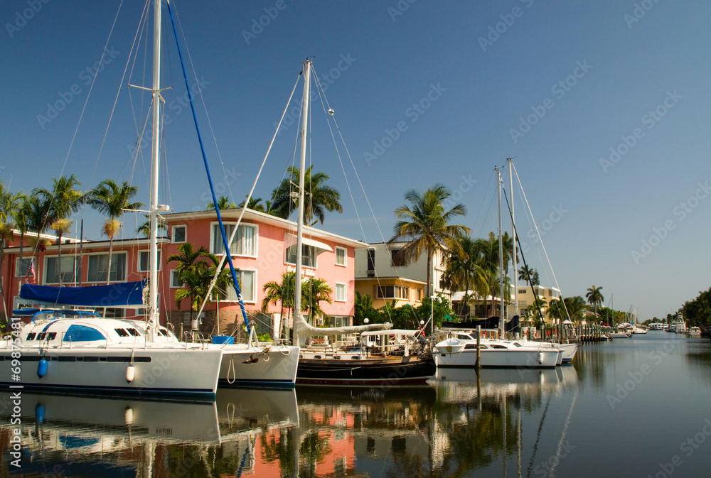Yachten in einem Kanal in Fort Lauderdale