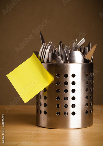 Empty post-it note sticked on cutlery case