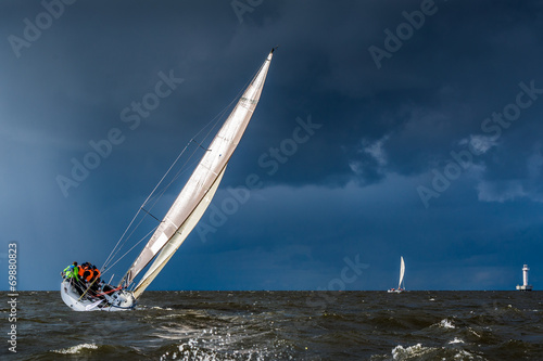 Sailing in a gale Fototapet
