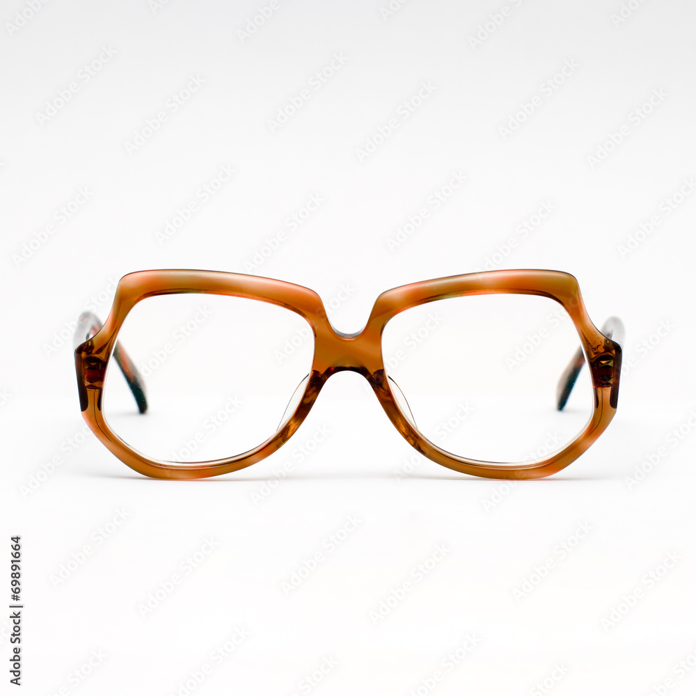 Fototapeta premium vintage glasses on isolated background