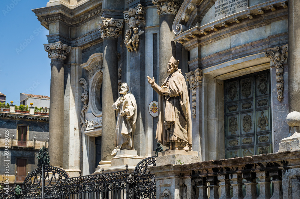St. Peter cathedral statues