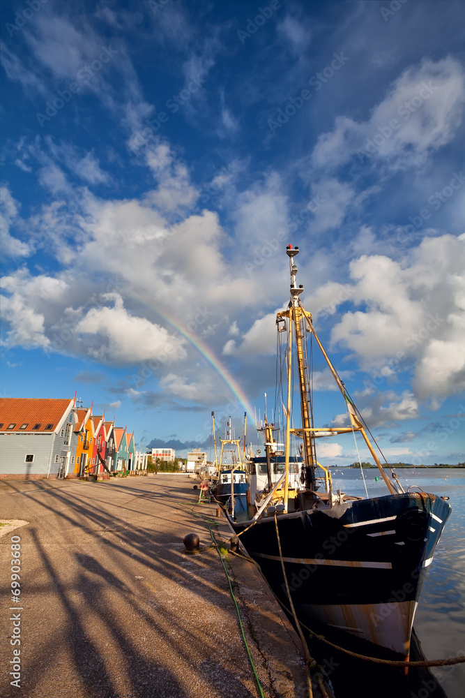Fototapeta premium rainbow over harbour in Zoutkamp