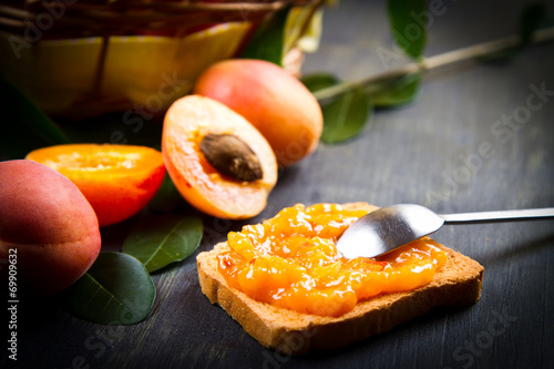 homemade apricot jam 