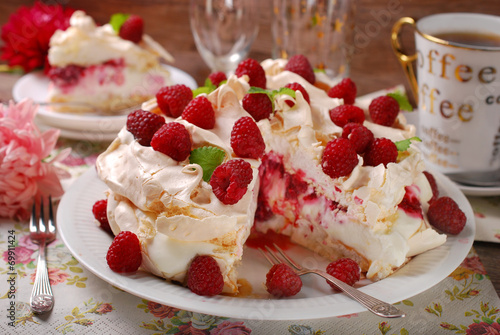 pavlova cake with raspberries photo