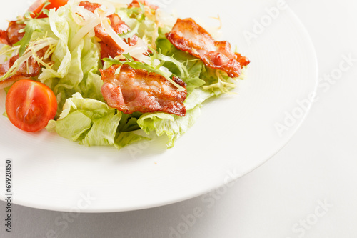 salad with bacon