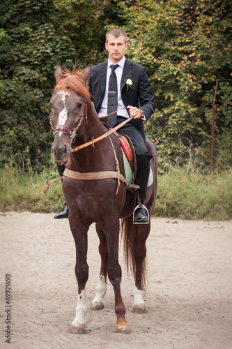 groom on horse