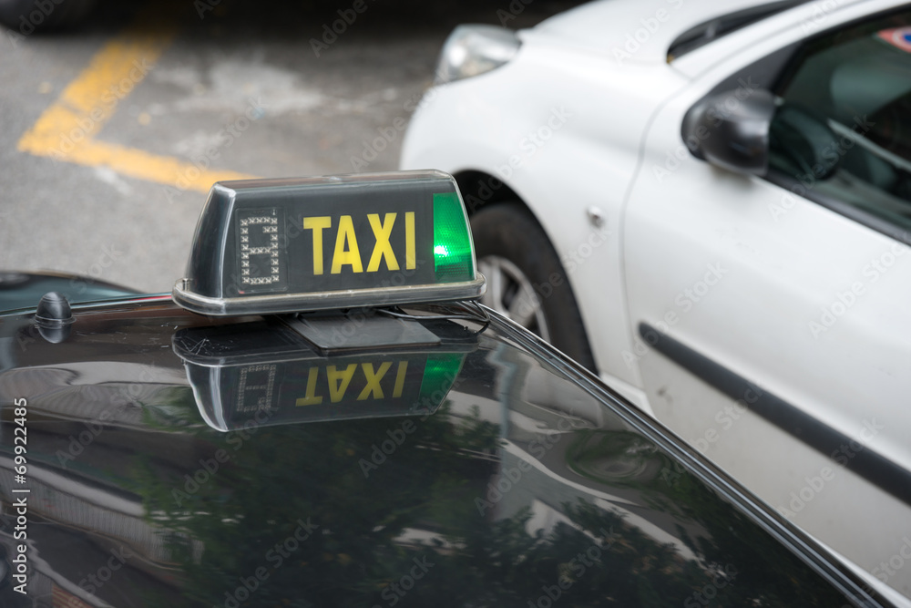 Obraz premium Information lantern on the roof of taxi car in Barcelona.