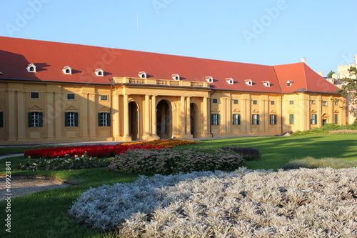 Ein Teil der Schlossanlage bei Lednice in Tschechien