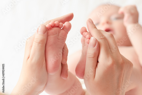 Baby feet close-up © Tania Zbrodko
