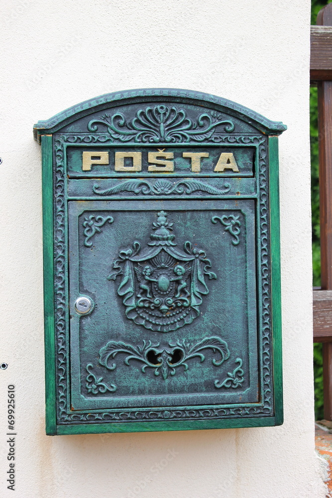 Privater Briefkasten in tschechischen Stadt Lednice (Südmähren) Privater Briefkasten in tschechischen Stadt Lednice (Südmähren)