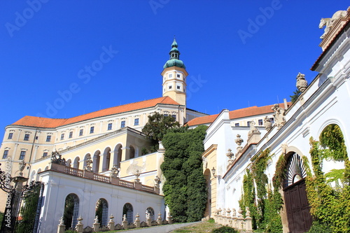 Blick auf Schloss Nikolsburg in Mikulov (Tschechien)
