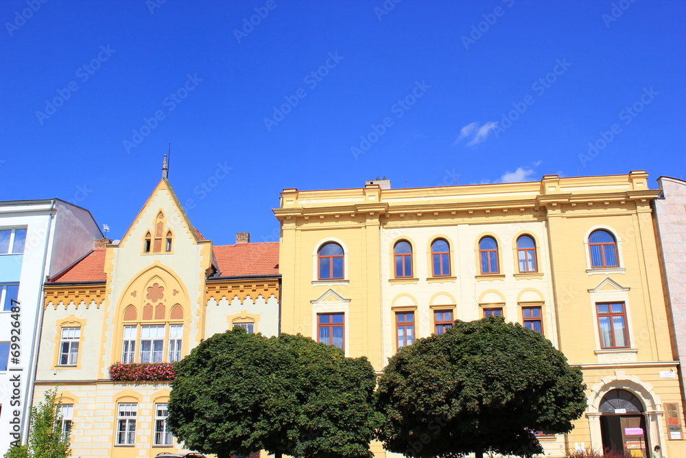 Historische Fassaden in der Altstadt von Breclav (Tschechien)