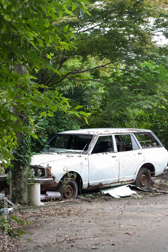 Abandoned car © Miyuki Satake