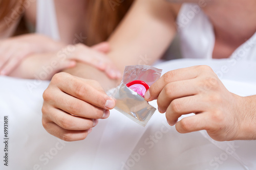 Obraz na płótnie Couple with a condom