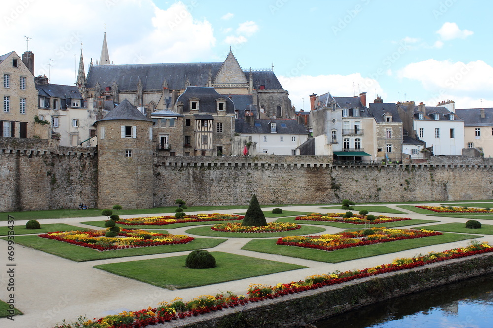 Jardins des remparts  en ville de Vannes en Bretagne/France