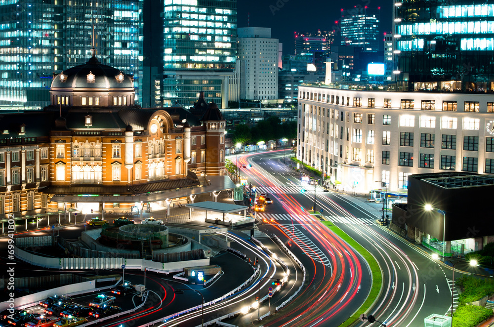 Obraz premium 東京駅とKITTE