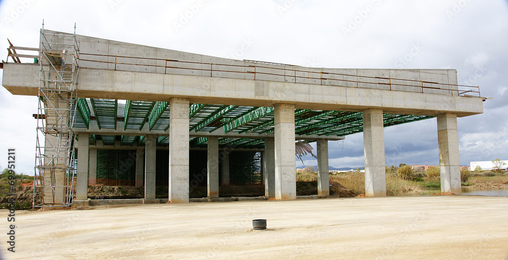 Construcción de un puente sobre el río Llobregat, Barcelona Construcción de un puente sobre el río Llobregat, Barcelona