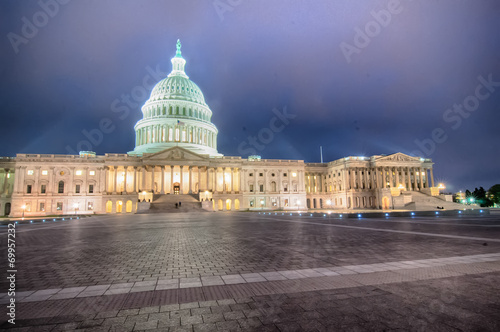 US Capitol Building at night