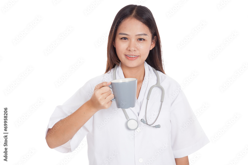 Young Asian female doctor hold a mug and smile Young Asian female doctor hold a mug and smile