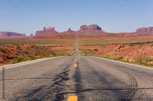 highway leading towards Monument Valley