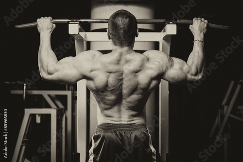 Young Male Doing Back Exercises In The Gym © Jale Ibrak
